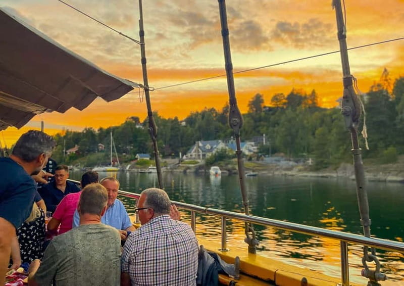 Oslo: Oslofjord Fjord-Style Dinner Cruise - Leaving Akershusstranda beside Skur 33