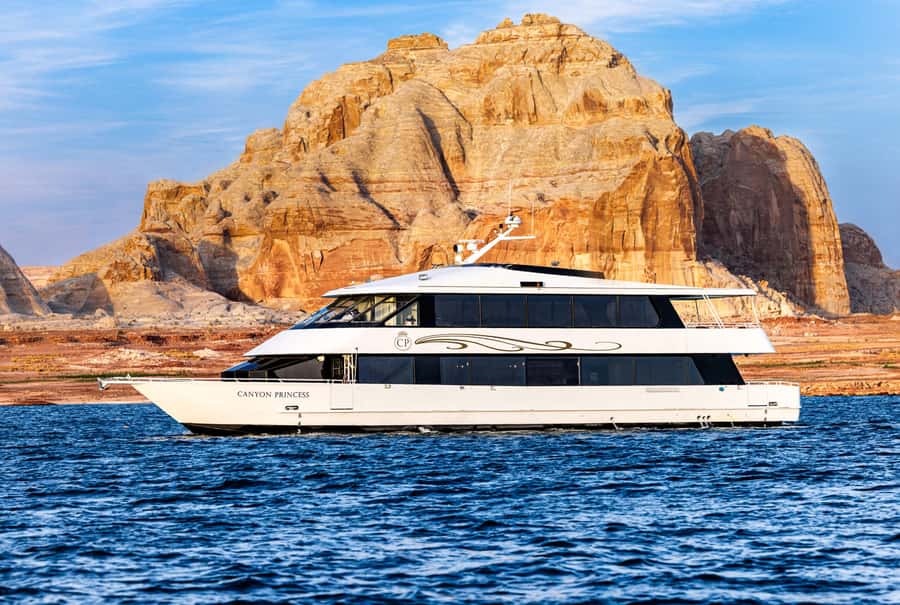 Page: Wahweap Bay Canyon Princess Yacht Dinner Cruise - Setting out across Lake Powell at sunset
