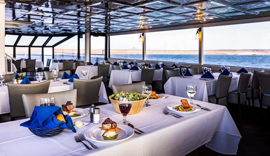 Page: Wahweap Bay Canyon Princess Yacht Dinner Cruise - Sunset views and photo opportunities