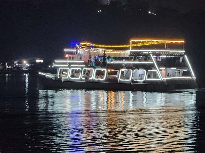 Panaji: Dinner Cruise in Goa with Hotel Transfer and 2 Beers - A buffet with Goan flavors