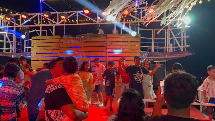 Panaji: Dinner Cruise in Goa with Hotel Transfer and 2 Beers - From Bollywood beats to the dance floor