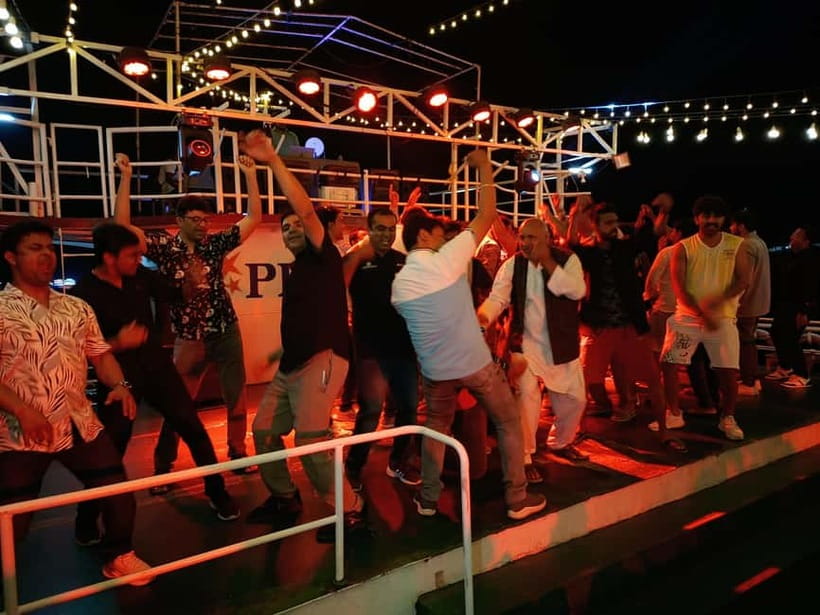 Panaji: Dinner Cruise with Drinks and Live Entertainment - When dinner turns into a Bollywood dance floor