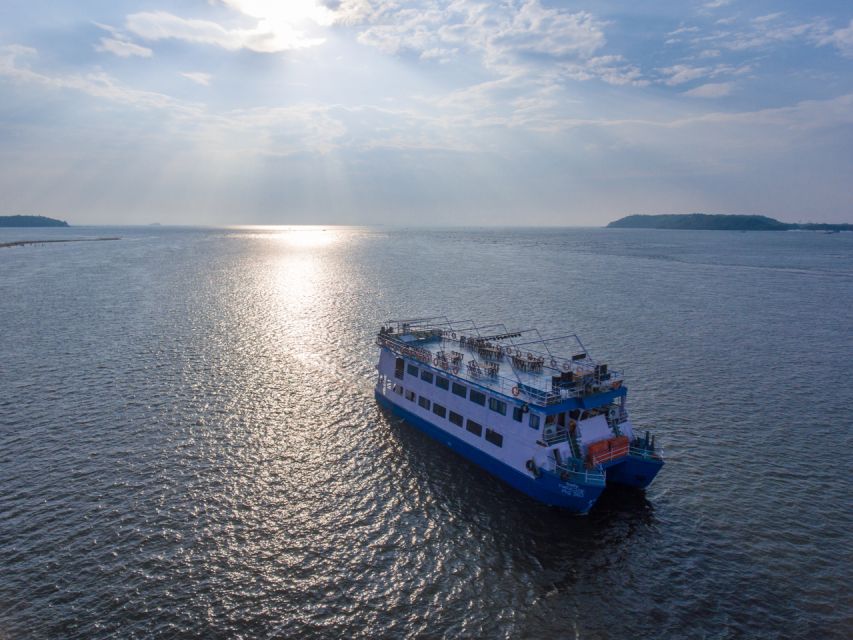 Panaji: Fun-Filled 2-Hour Mandovi River Cruise with Dinner - A two-hour schedule that moves quickly