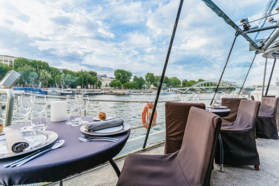 Paris: 3-Course-Dinner Cruise on the Seine with live music - Choosing the right seating package