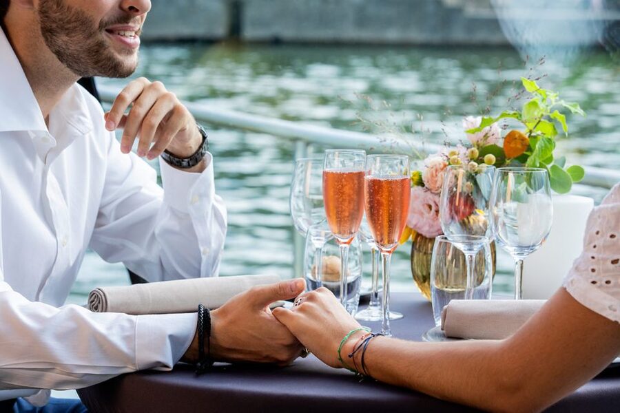 Paris: 3-Course-Dinner Cruise with Wine on the Seine River - Who should book this Seine cruise?