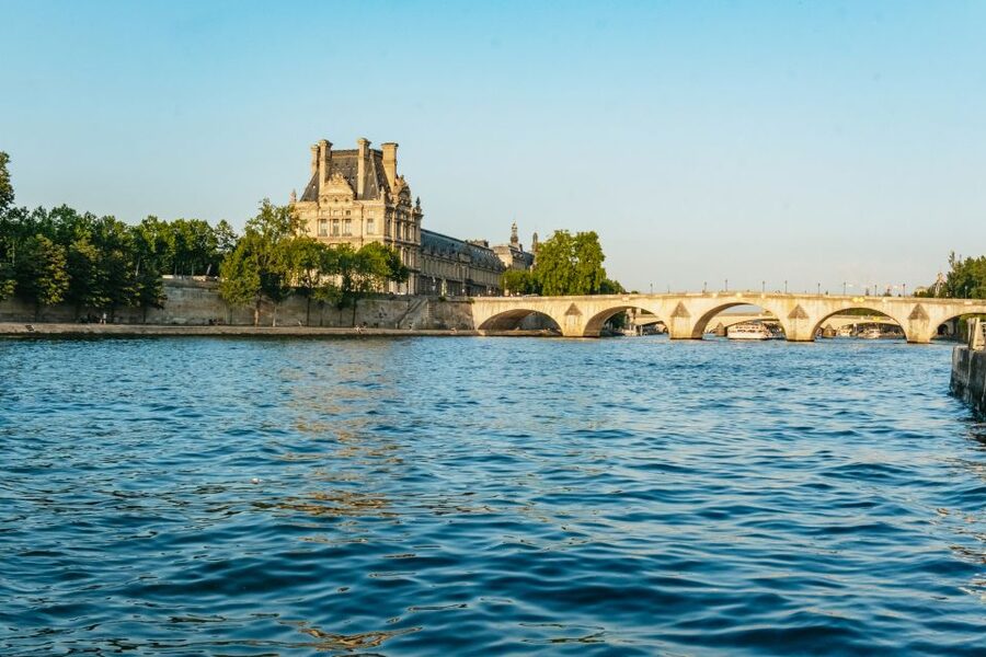 Paris : 3-Course Gourmet Dinner Cruise on Seine River - Choosing Between 6:45 PM and 9:15 PM