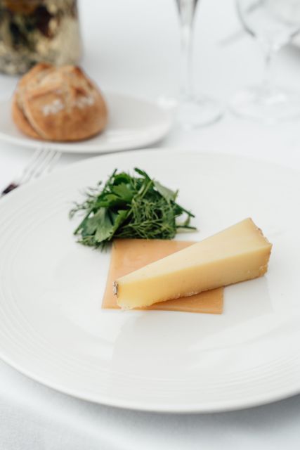 Paris: 4-Course Dinner Cruise on Seine River with Live Music - Who should book this experience?