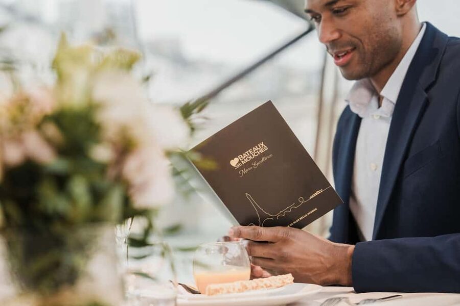 Paris: 4-Course Dinner Cruise on Seine River with Live Music - Why this Seine dinner cruise works so well