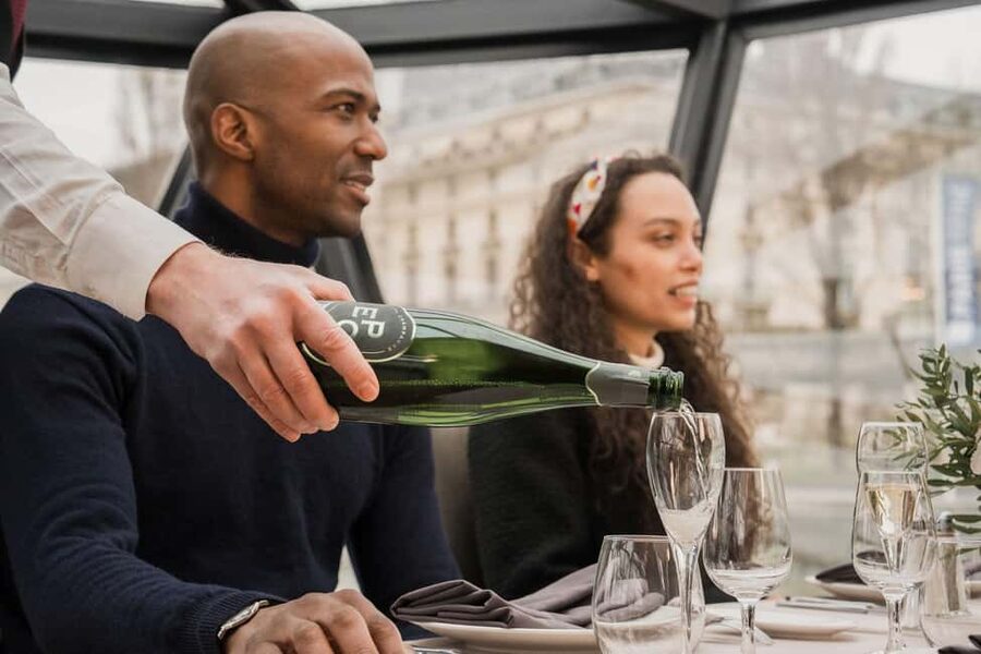 Paris: 4-Course Dinner Cruise on Seine River with Live Music - The Eiffel Tower at its sparkling best
