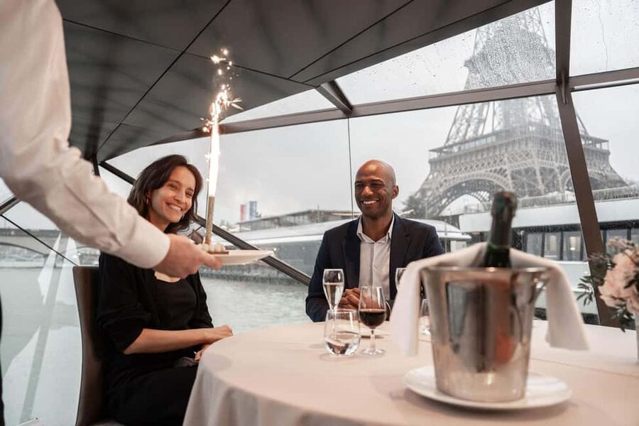 Paris: 4-Course Dinner Cruise on Seine River with Live Music - Music, service, and celebrating a special occasion