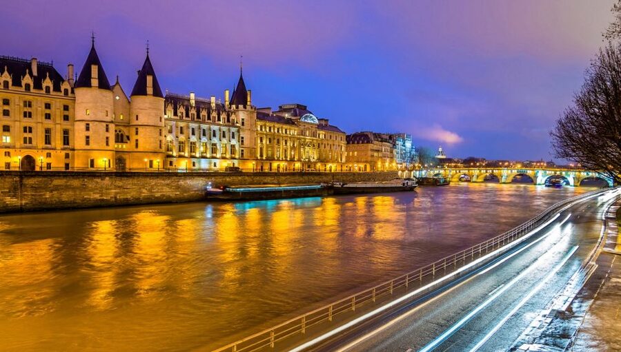 Paris: Bastille Day Dinner Cruise on the Seine River - What the two-hour Seine cruise is really offering