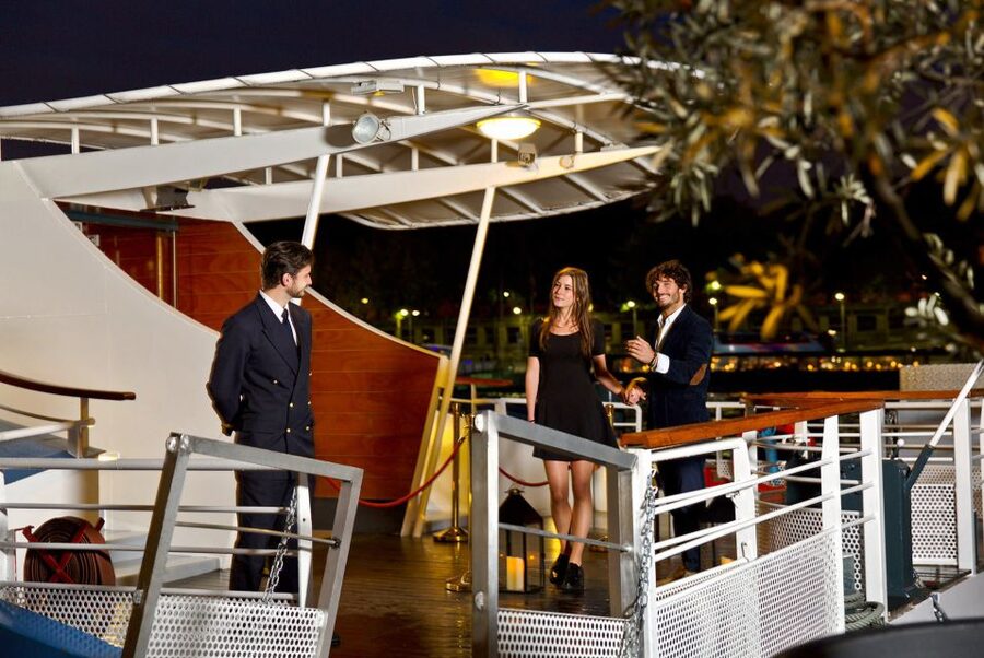 Paris: Bastille Day Dinner Cruise on the Seine River - The opening drink and French menu