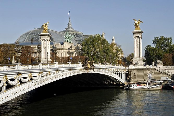 Paris Capitaine Fracasse 3 Course Seine River Dinner Cruise - Starting at Île aux Cygnes and Pont de Bir-Hakeim