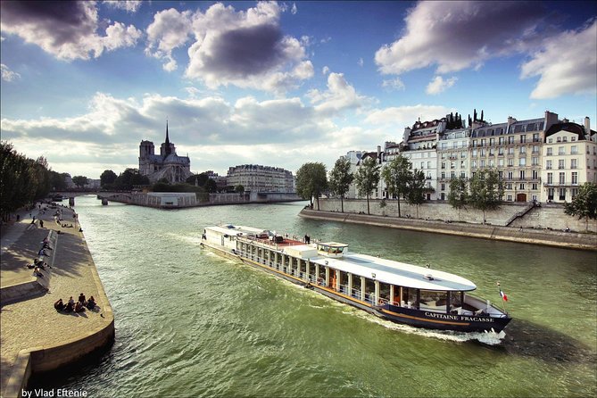 Paris Capitaine Fracasse 3 Course Seine River Dinner Cruise - The Louvre, Île de la Cité, and Notre-Dame