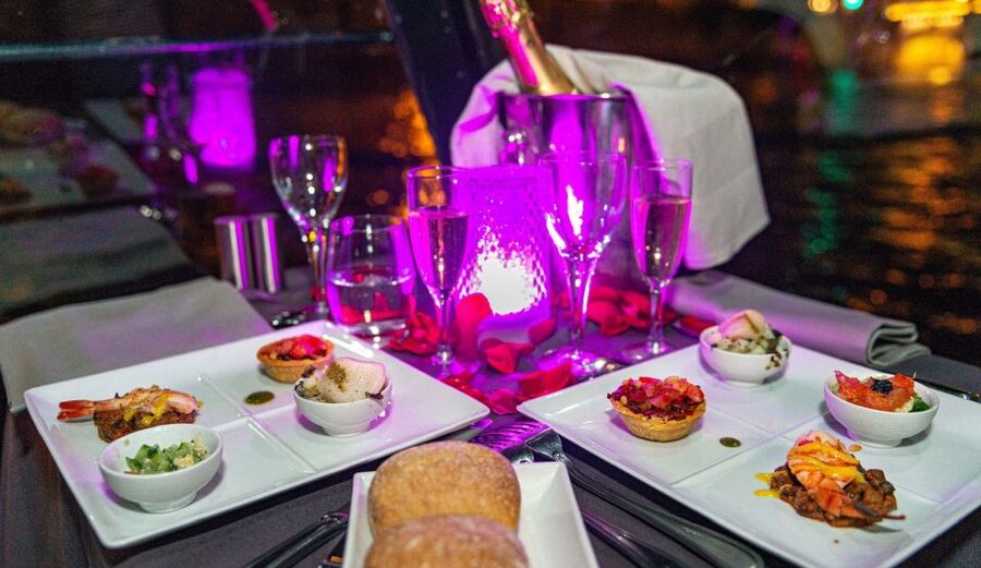 Paris: Dinner Cruise on the Seine and Eiffel Tower 2nd floor - Practical restrictions and comfort