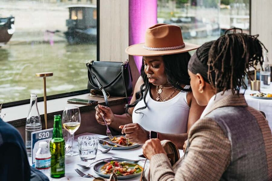 Paris: Gourmet Dinner Cruise on Seine River with Live Music - Live music, lounge atmosphere, and dancing
