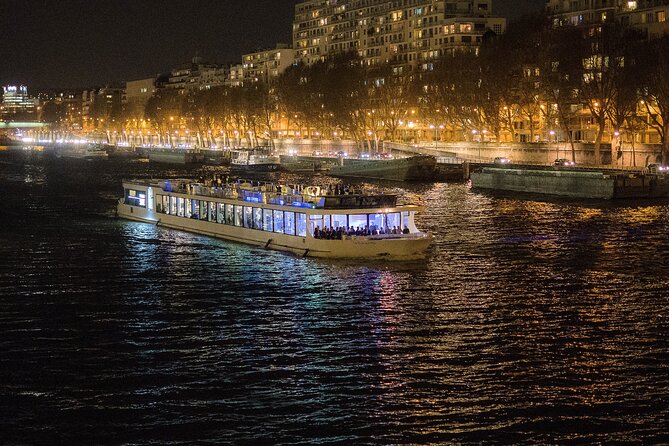 Paris Gourmet Dinner Seine River Cruise with Singer and DJ Set - What dinner is likely to be like