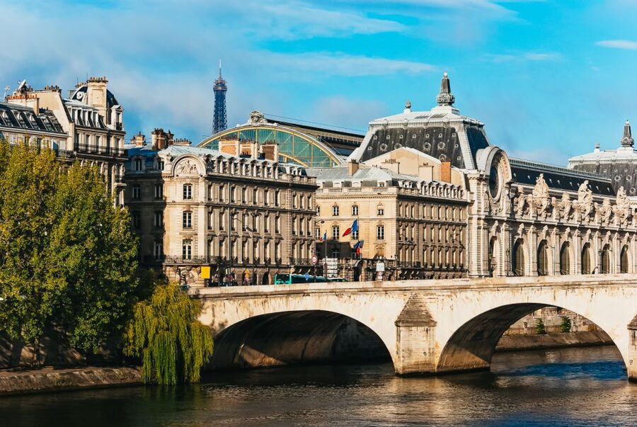 Paris: Romantic Cruise with 3-course Dinner on Seine River - Starting at Île aux Cygnes in western Paris