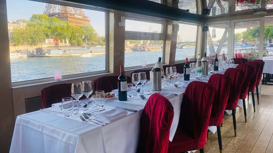 Paris: Seine Dinner Cruise from Eiffel Tower/Liberty Statue - A Paris evening built around the Seine