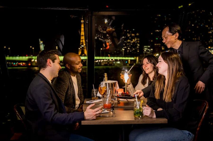 Paris: Seine River Champagne Dinner Cruise with Live Music - The route from Pont des Arts to the Eiffel Tower
