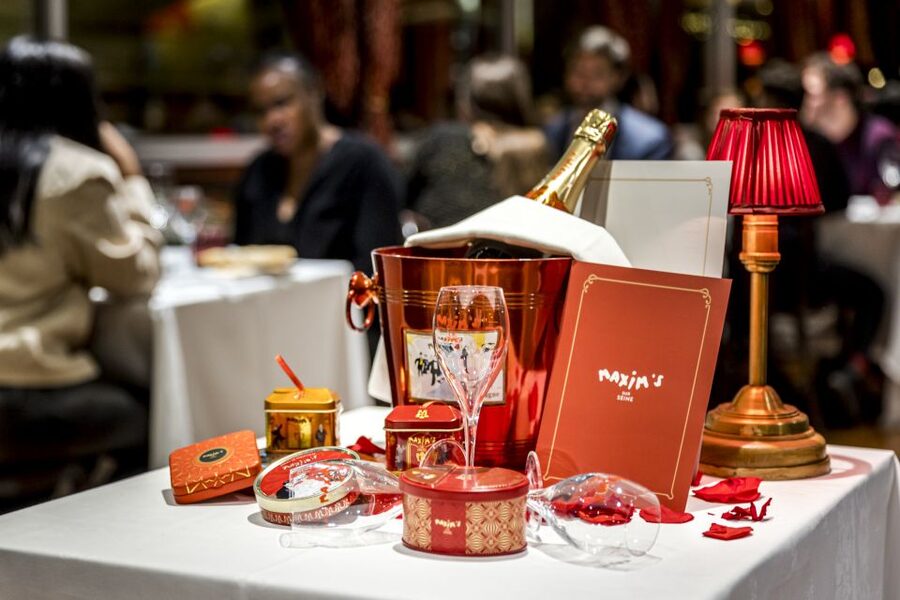 Paris: Seine River Cruise with 3-Course Dinner & Live Music - A small boat with a view from every table