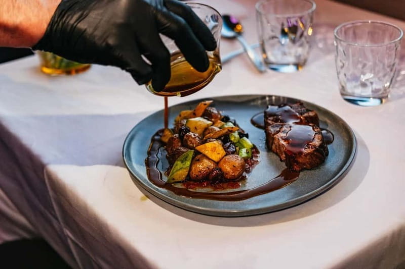 Paris: Seine river Dinner Cruise with 3-Course Gourmet Menu - Pavlova brings a colorful finish