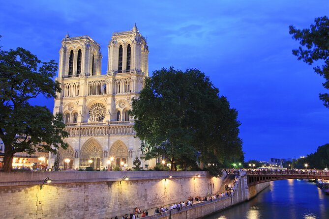 Paris Seine River Dinner Cruise with Champagne and Window Seating - The route from Musée d’Orsay to the Eiffel Tower