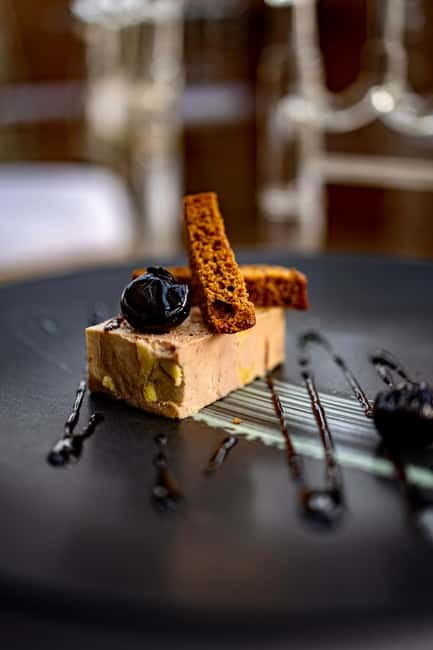Paris: Seine River Dinner Cruise with Live Music - Key points to know before booking