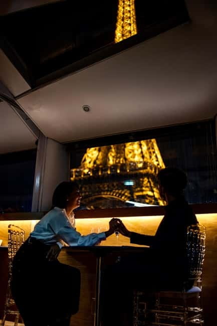 Paris: Seine River Dinner Cruise with Live Music - Comfort, access, and who should skip it