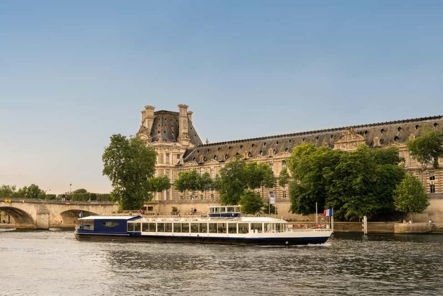 Paris: Seine River Panoramic Views Dinner Cruise - The important details at a glance