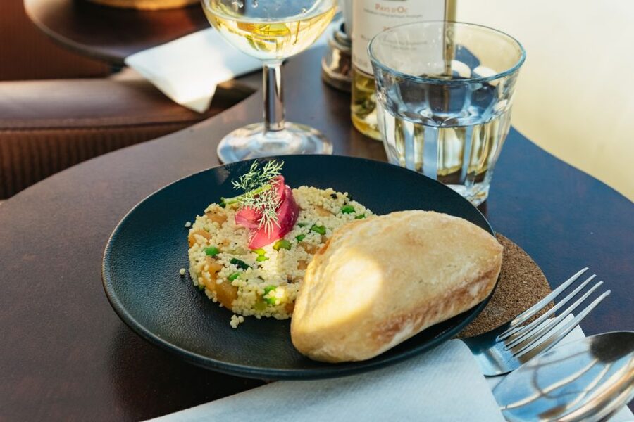 Paris: Seine River Panoramic Views Dinner Cruise - Dinner, service, and the feel of the evening
