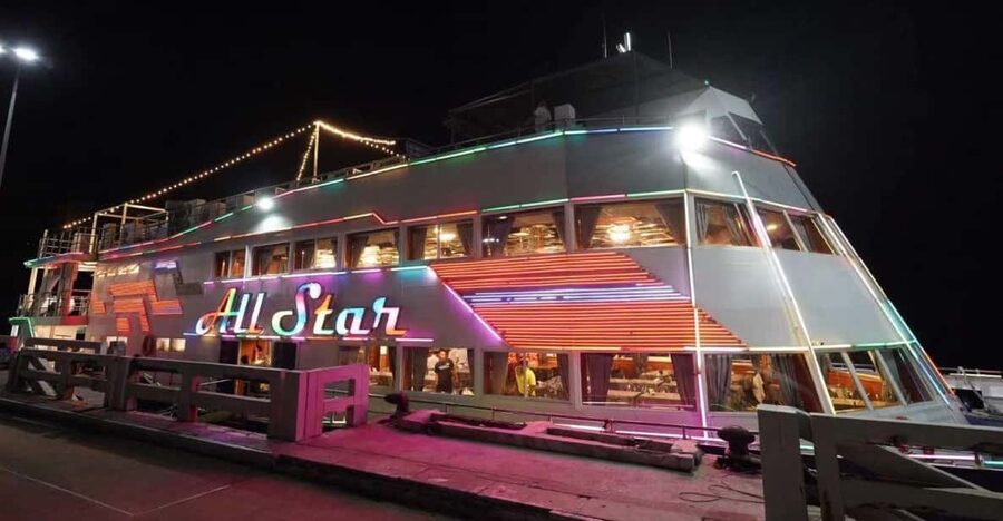 Pattaya: All Star Dinner Cruise, Cabaret Show & Beer Buffet - The buffet: seafood, Indian dishes, and international food