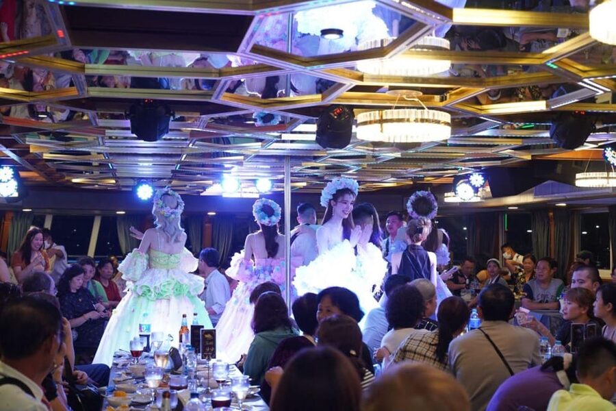 Pattaya: All Star Dinner Cruise, Cabaret Show & Beer Buffet - Unlimited beer and soft drinks