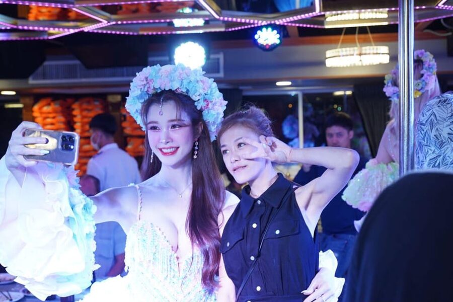 Pattaya: All Star Dinner Cruise, Cabaret Show & Beer Buffet - Arriving at Bali Hai Pier E