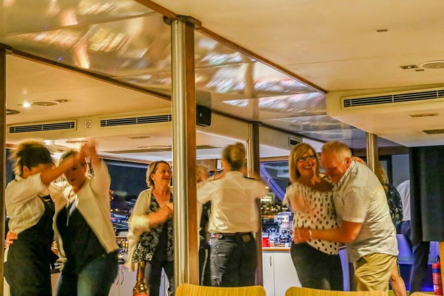 Perth: Swan River Dinner Cruise - Seating, windows, and the best way to enjoy the views