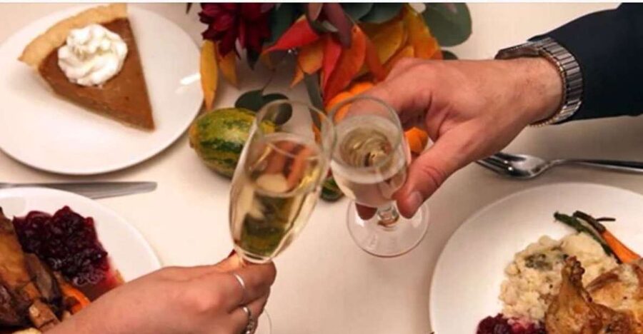 Philadelphia: Christmas Eve Gourmet Brunch or Dinner Cruise - Boarding at Penn’s Landing