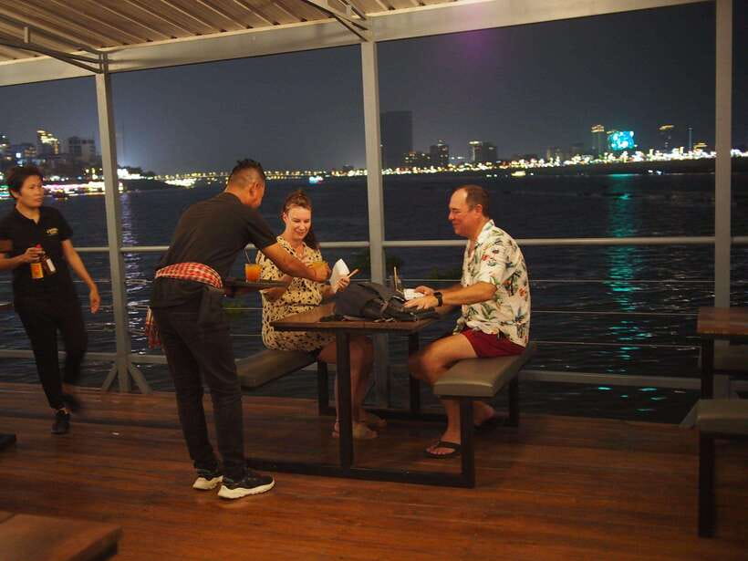 Phnom Penh: Mekong Sunset Dinner Cruise with Live Music - Who will enjoy this cruise most?