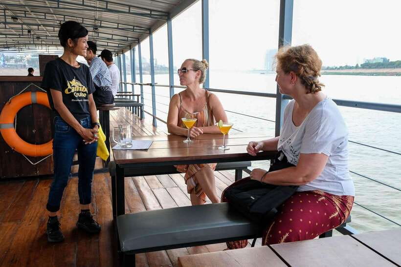 Phnom Penh: Mekong Sunset Dinner Cruise with Live Music - A two-hour Mekong evening with a clear purpose