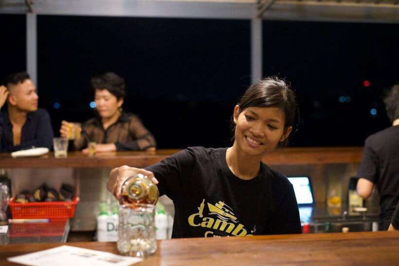 Phnom Penh: Mekong Sunset Dinner Cruise with Live Music - The views from the river