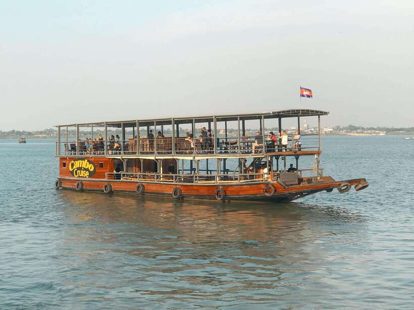 Phnom Penh: Mekong Sunset Dinner Cruise with Live Music - Why the 5pm departure is the best all-round choice