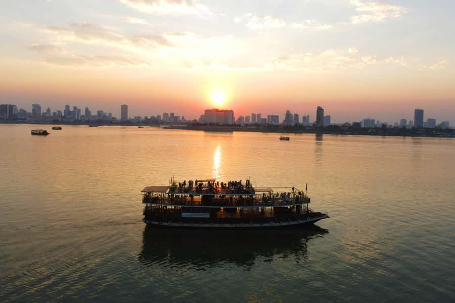 Phnom Penh: Sunset Dinner Cruise with English Speaking Guide - Key points to know before boarding