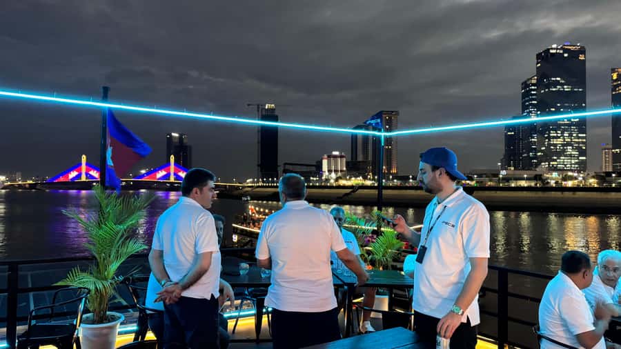Phnom Penh: Sunset Dinner Cruise with English Speaking Guide - Is $10 good value?
