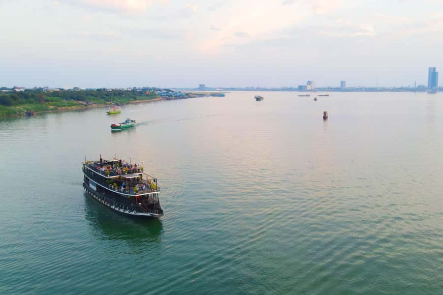 Phnom Penh: Sunset Dinner Cruise with English Speaking Guide - Leaving Phnom Penh at 5pm
