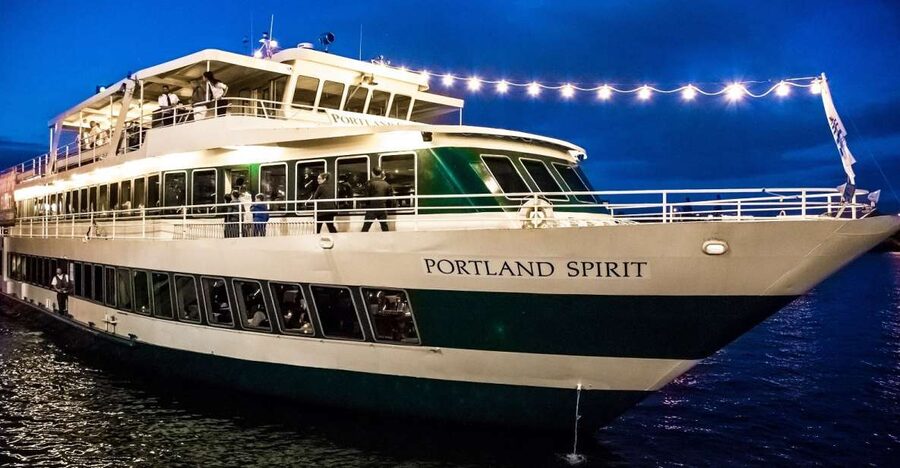 Portland: Dinner Cruise on the Willamette River - The first minutes on the Willamette River