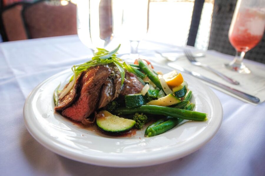 Portland: Dinner Cruise on the Willamette River - Accessibility and comfort onboard