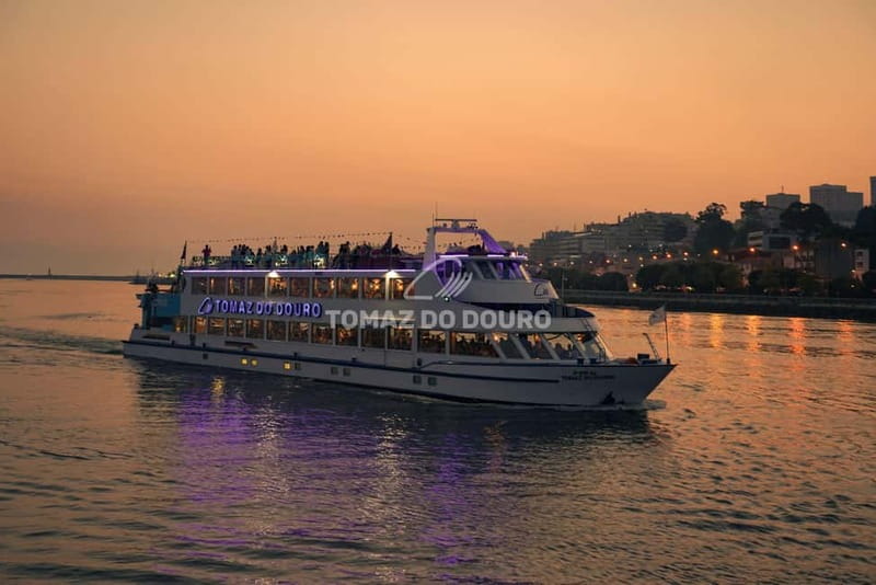 Porto: Cruise with Dinner & Live Music - Starting at Ribeira quay at 20:00
