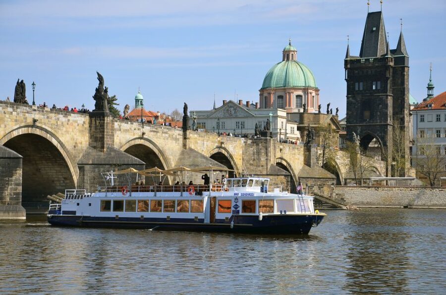 Prague: 3-hour Evening River Cruise with Dinner - Booking Flexibility and Practical Details