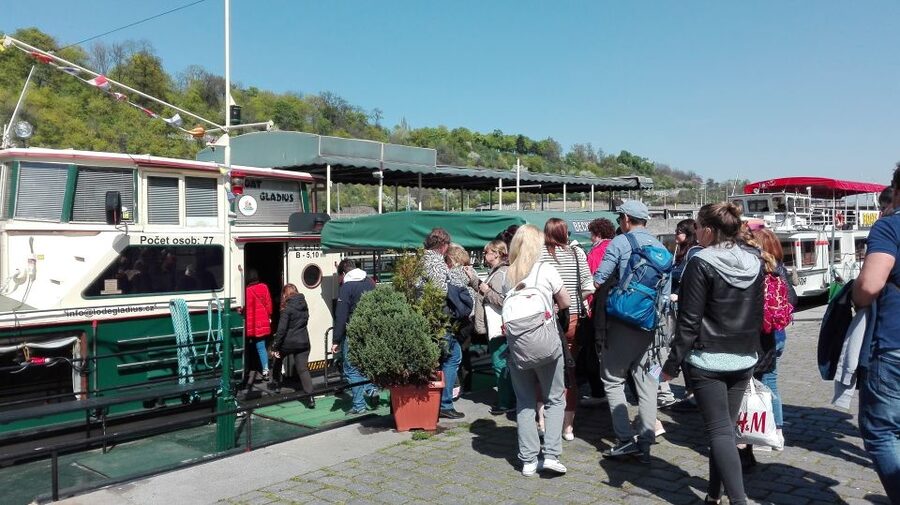 Prague: 3-hour Evening River Cruise with Dinner - Starting at Republic Square