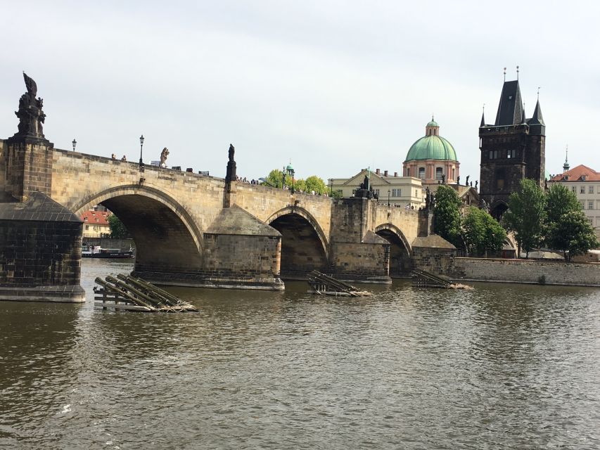 Prague: 3-hour Evening River Cruise with Dinner - Dinner Served on Board