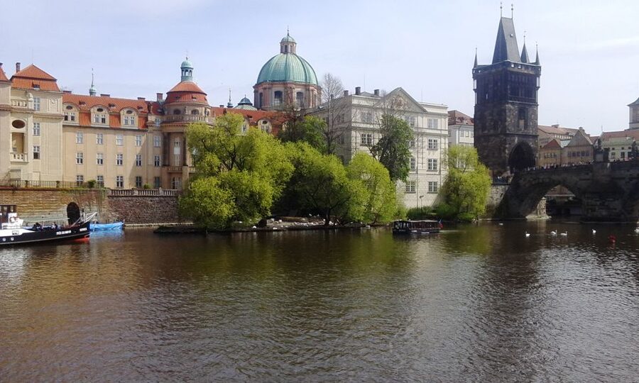Prague: 3-hour Evening River Cruise with Dinner - Is $76 a Fair Price?